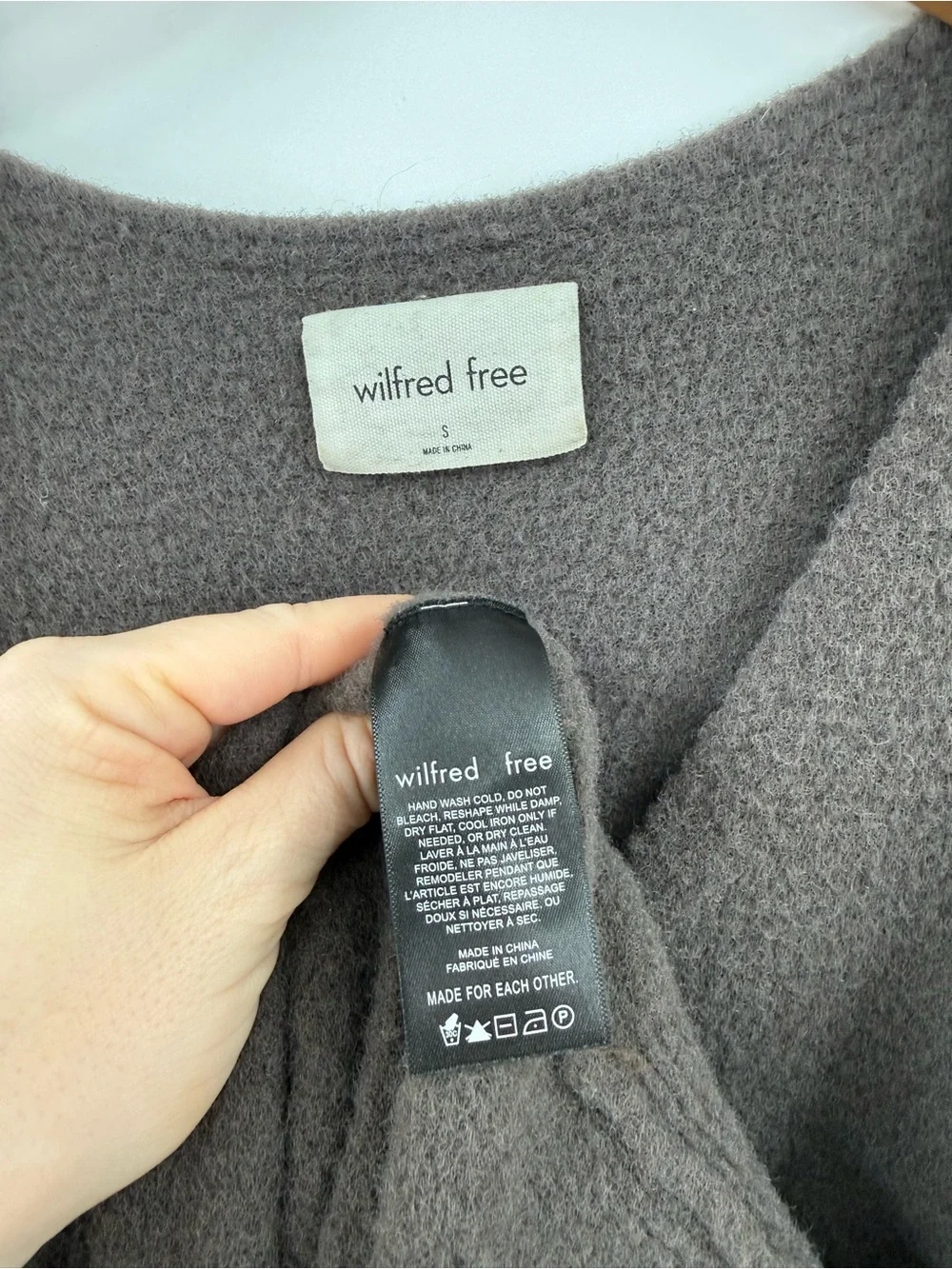 Aritzia Wilfred Free Hush Knit V-Neck Sweater | Rich Mocha Brown | Small